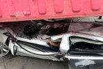 轎車被壓扁 青島轎車被集裝箱壓扁女司機奇跡生還
