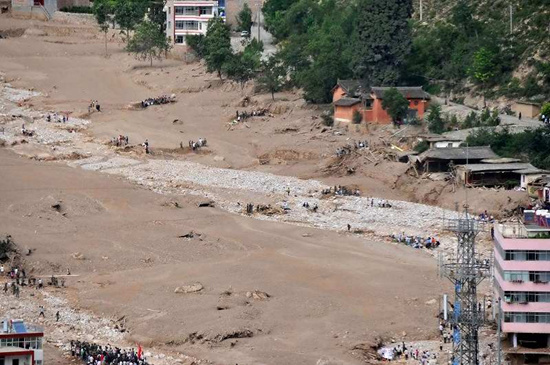 圖為2010年舟曲泥石流災(zāi)后情景