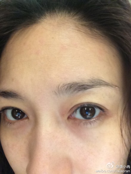 李小冉微博曬自拍照