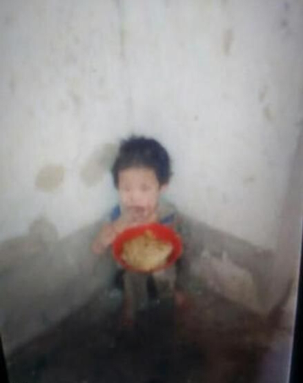 江蘇7歲男孩遭精神病父母虐待