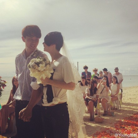 李承鉉塞班島向戚薇求婚現(xiàn)場