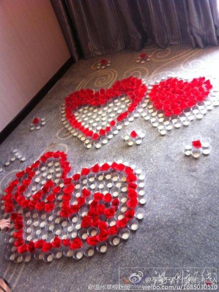 近千朵玫瑰鋪滿房間