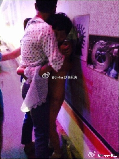 鄭州小三被原配扒光衣服