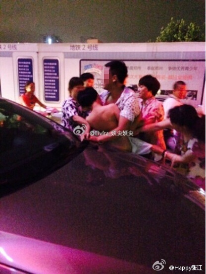 鄭州小三被原配扒光衣服