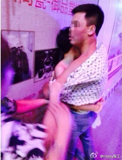 鄭州小三被原配扒光衣服