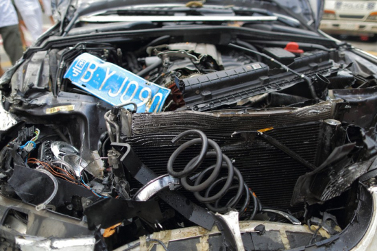 深圳街頭6車連撞像疊羅漢