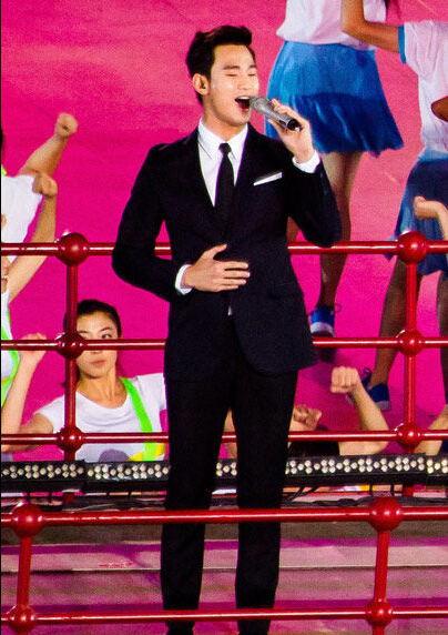 金秀賢現(xiàn)身南京青奧會開幕式彩排