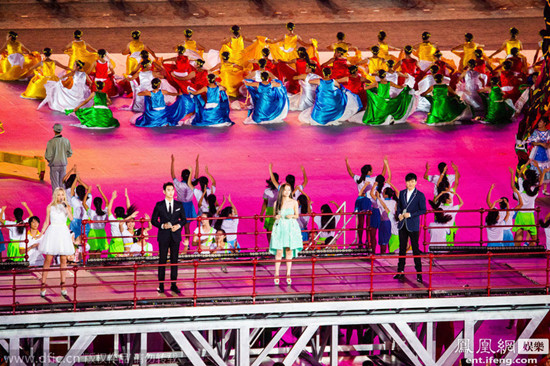 金秀賢現(xiàn)身南京青奧會開幕式彩排