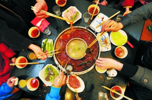 男子吃火鍋被熏成智障