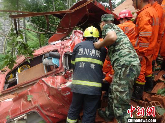 宜賓市珙縣珙泉鎮(zhèn)發(fā)生重大車禍