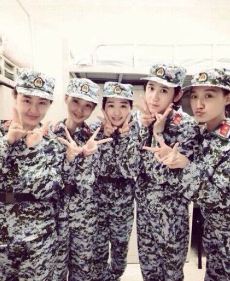 中戲新生軍訓(xùn)照曝光