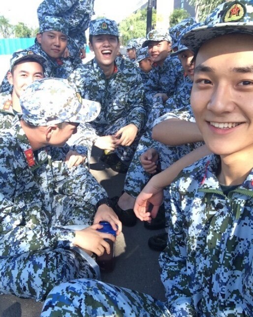 中戲新生軍訓(xùn)照曝光