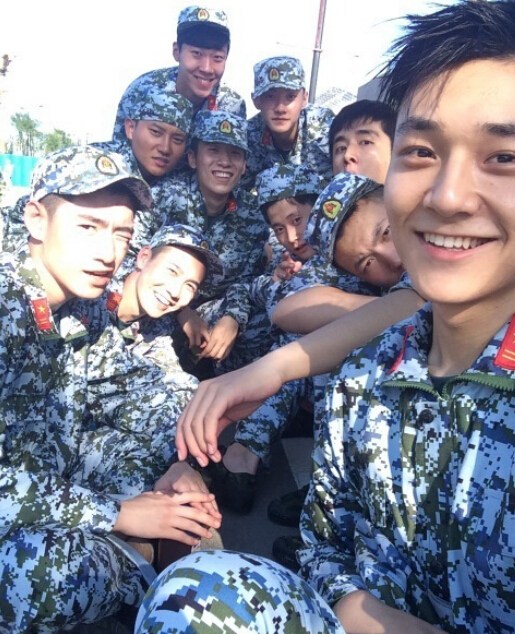 中戲新生軍訓(xùn)照曝光