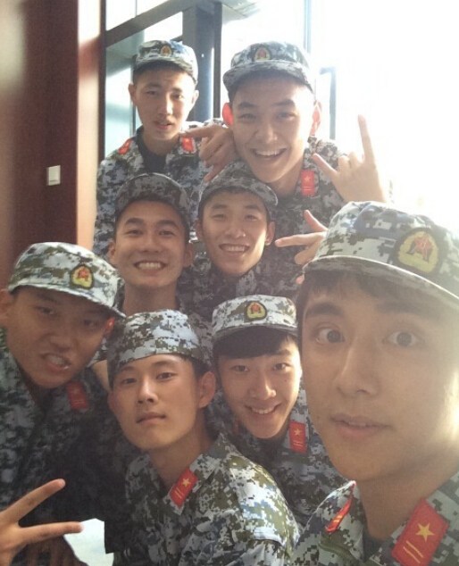 中戲新生軍訓(xùn)照曝光