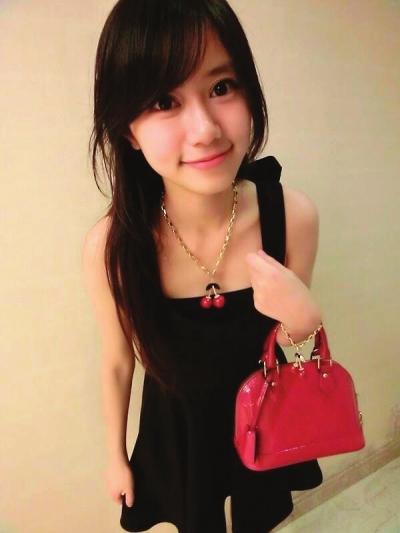 女神英語(yǔ)老師被封為臥蠶美女