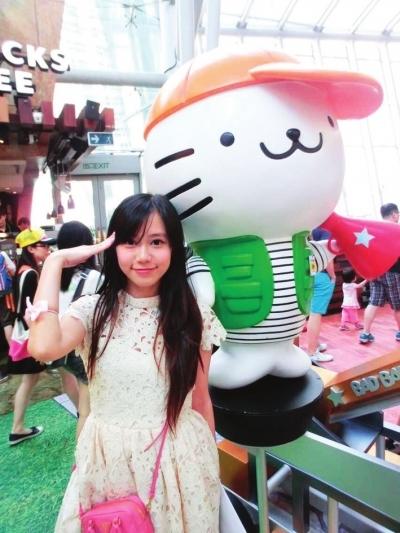 女神英語(yǔ)老師被封為臥蠶美女