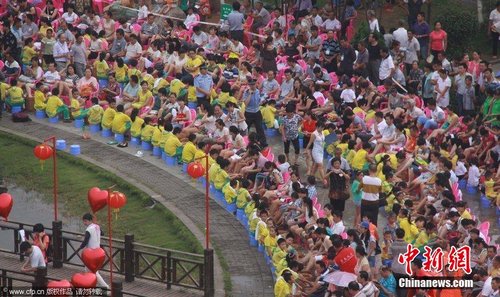 江西萬人同時洗腳傳播孝心