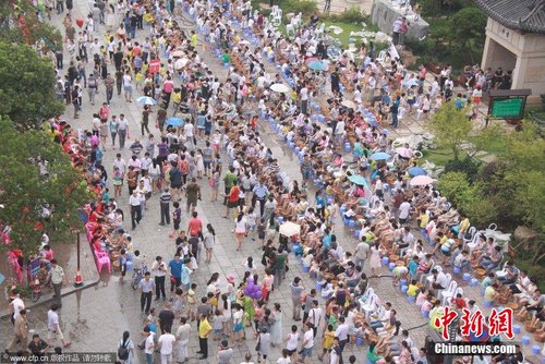 江西萬人同時洗腳傳播孝心