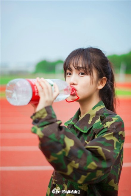 浙大軍訓女神JOYIN清純照曝光