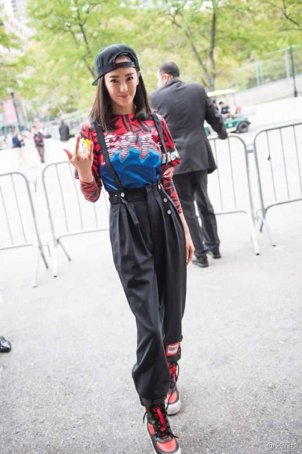 導演王全安嫖娼被抓當天張雨綺在紐約參加時裝周