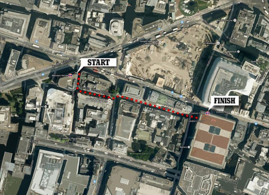 男子與地鐵賽跑