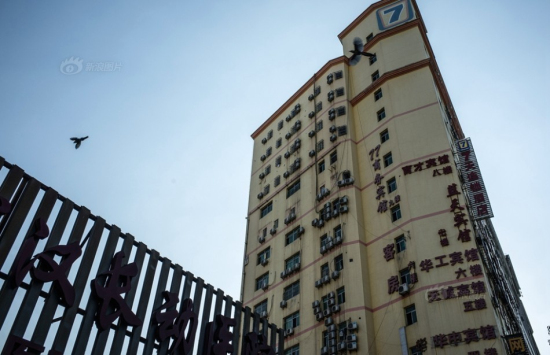 武漢高校旁的開房大廈