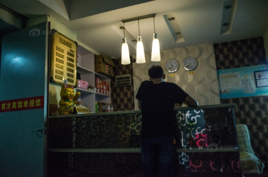 武漢高校旁的開房大廈