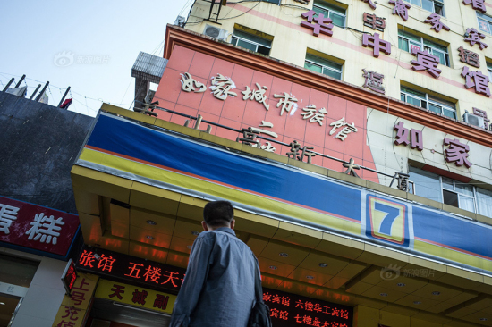 武漢高校旁的開房大廈