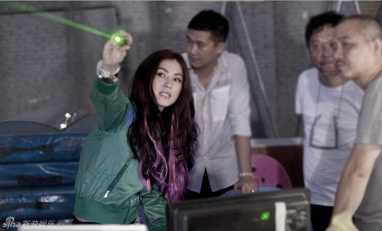 張柏芝拍攝明星到我家