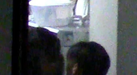 鋒菲公寓親吻畫面