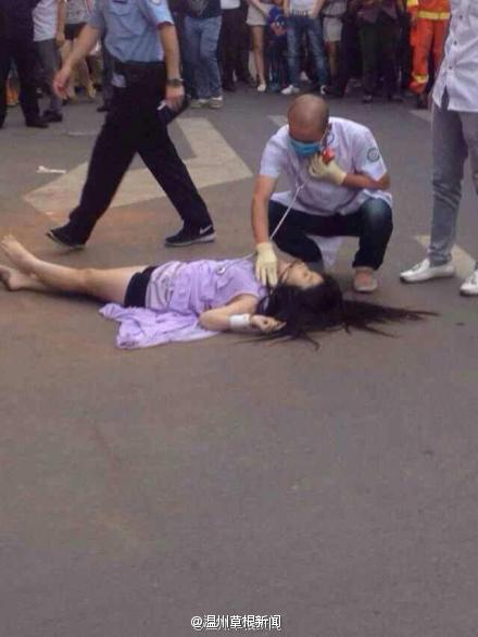 長裙美女割脈后跳樓自殺