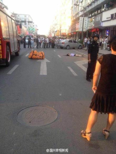 長裙美女割脈后跳樓自殺