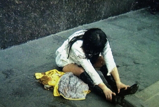 西安一女子當街被潑硫酸