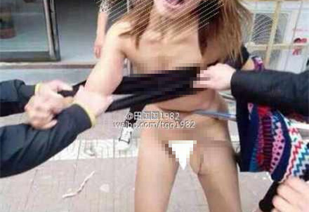 小三被當街扒光遭群毆