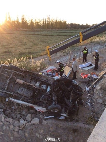 救護車側翻致5死3傷