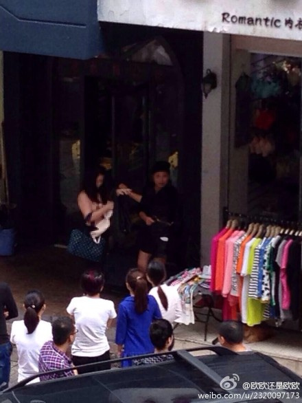 溫州人民路女小偷被扒光衣服