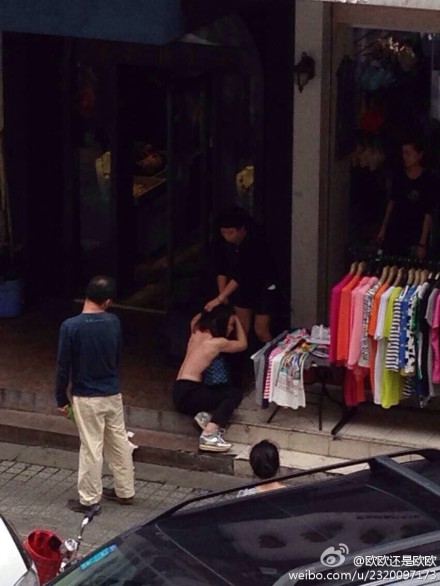 溫州人民路女小偷被扒光衣服