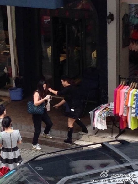 溫州人民路女小偷被扒光衣服