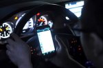 開車玩手機入刑是否合理