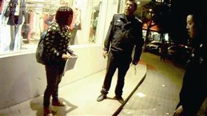 中年大姐裝學生妹路邊乞討