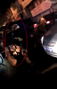 三輪車婦女被打