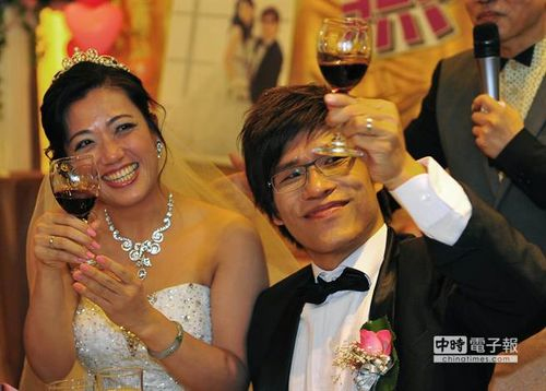 臺灣連體弟迎娶新娘