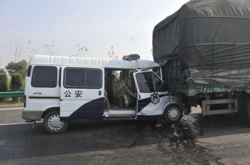 合淮阜高速車禍70車追尾