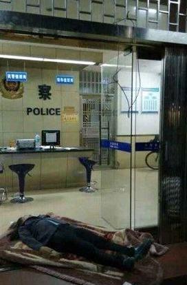 女子派出所自縊