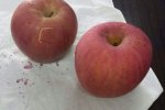 熱水沖洗蘋果會冒血 紅蘋果被染色了嗎