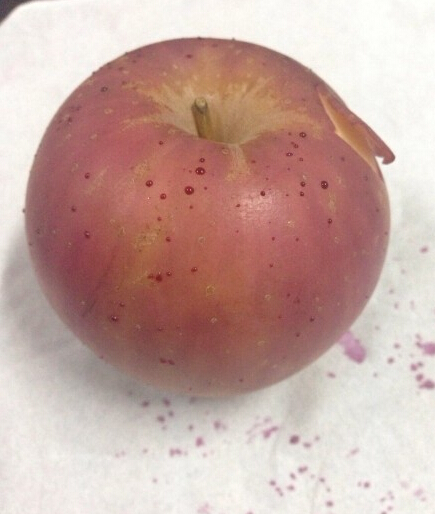 熱水沖洗蘋果會冒血