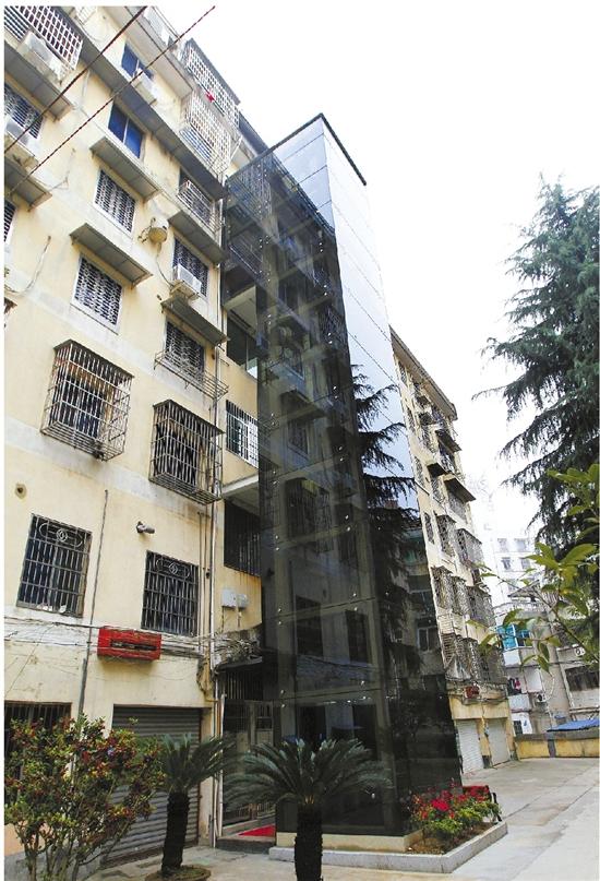 任性兒子買下單元樓給母親造電梯