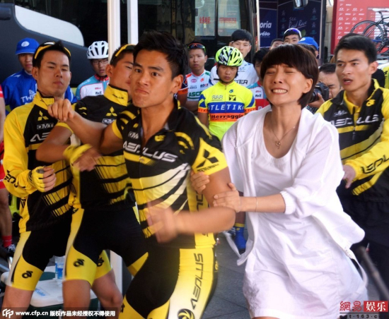 彭于晏街頭拍片揮拳打人