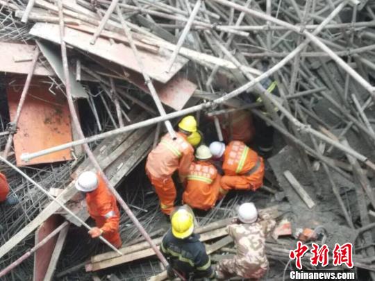 云南文山職教園區(qū)坍塌事故現(xiàn)場圖片