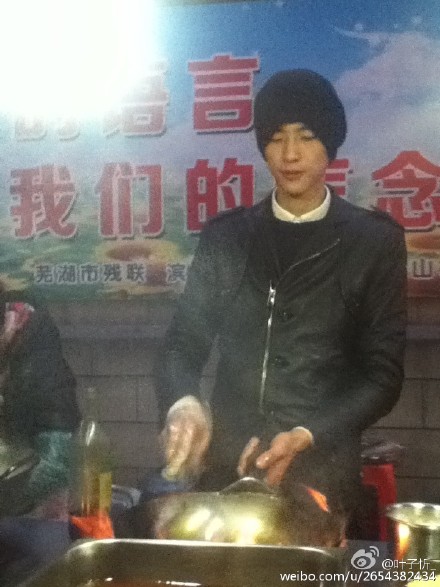 安徽炒年糕小哥照片走紅網絡